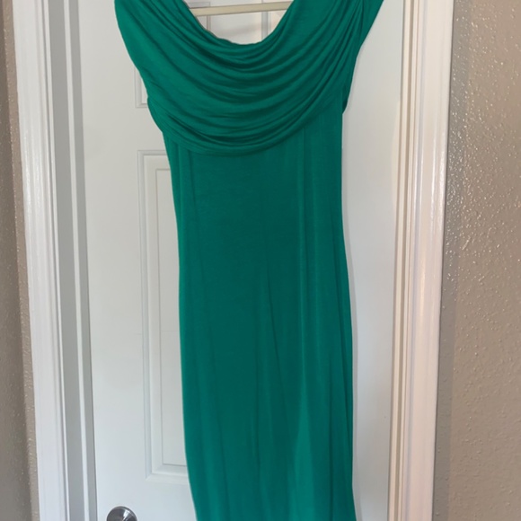 Kelly Green Off the shoulder Dress - Picture 2 of 3